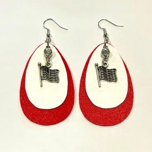 American 🇺🇸 Flag charm earrings